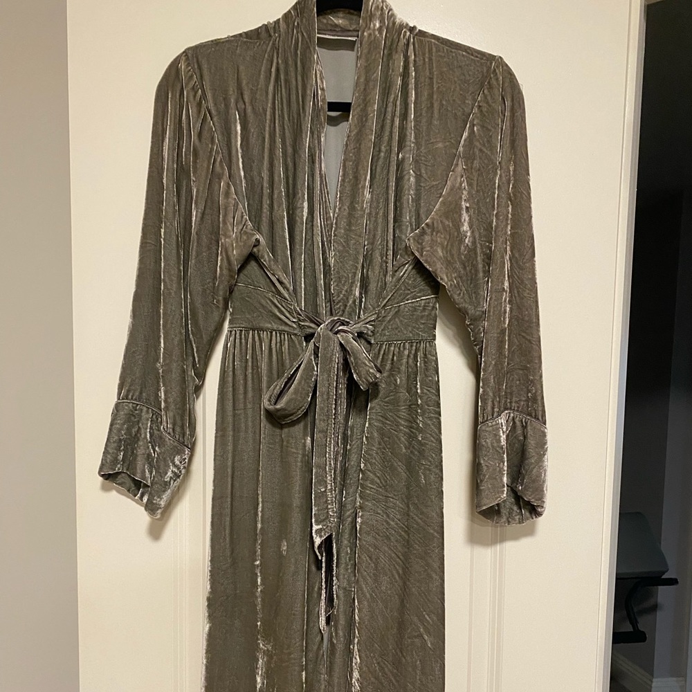 Soft surroundings crushed velvet light weight robe
